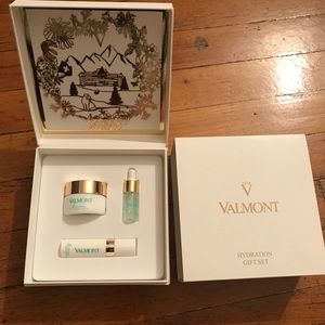 Valmont hydration gift set